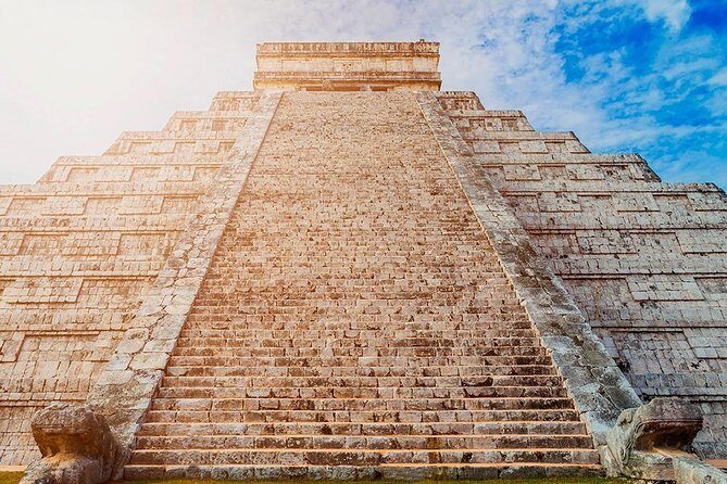 Self-Guided Audio Tour - Chichen Itza, the Greatness of the Mayas - Kukul Khan and the Popol Vuh chapter: mythology with directions