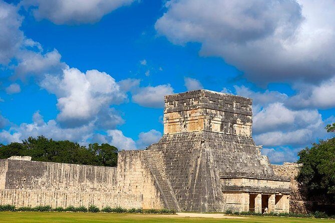 Self-Guided Audio Tour - Chichen Itza, the Greatness of the Mayas - Offline audio and maps: how to make the tech part painless