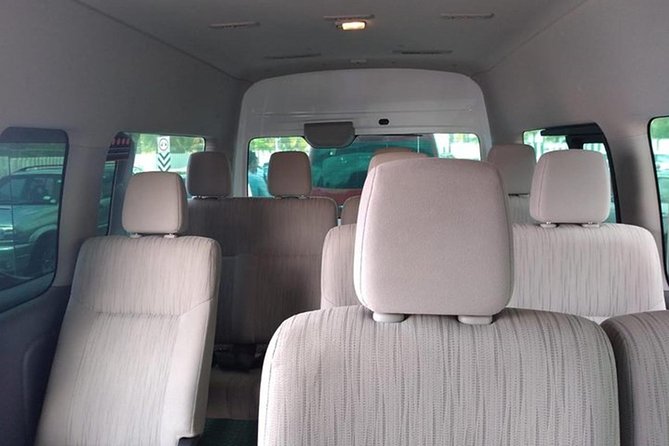 Shared transfer R/T VAN Apto-Muelle Ferry Isla Mujeres-Apto C/ Tickets Ferry - The Van Ride: Comfort, WiFi, and a Small Group Dynamic