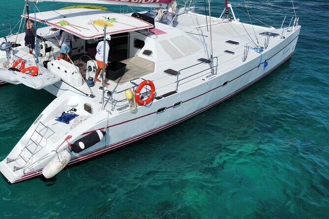Splendid Isla Mujeres Catamaran: drinks and fun all day! - Isla Mujeres Icebar at -18°C: lunch, drinks, and a seriously cold photo stop