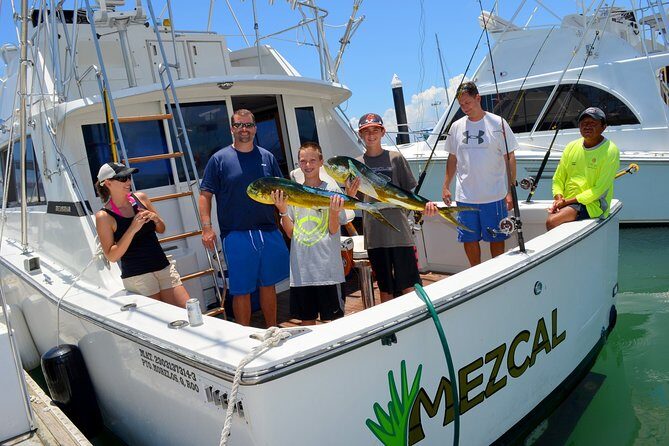 Sport Fishing at the Caribbean Sea. Enjoy an amazing time with friends & family - Drinks and comfort: what’s included on the boat