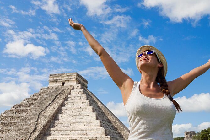 The Great Chichen Itza and Suytun & ikkil Cenotes guided tour - Chichén Itzá: guided highlights plus walking time at your pace