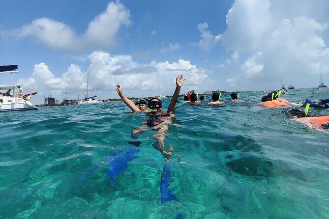 Top Isla Mujeres Catamaran Tour with Snorkel Open Bar and Buffet lunch - Transfers from Cancún: your day starts earlier than you think