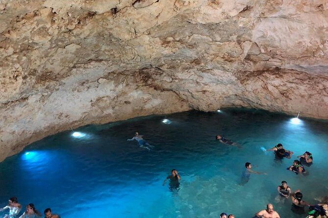 Tour Cenotes Santa Bárbara - What you’re really seeing at Homun: light, rock, and clear water