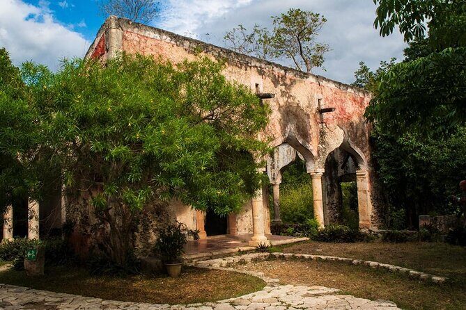 Tour Hacienda and Cenotes Mucuyché with Guided Tour in Oxkintok - Cenotes Hacienda Mucuyché: bathing time and the freshwater channel crossing
