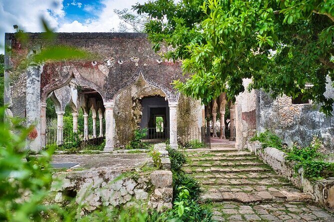 Tour Hacienda and Cenotes Mucuyché with Guided Tour in Oxkintok - What to pack and how to handle the physical side