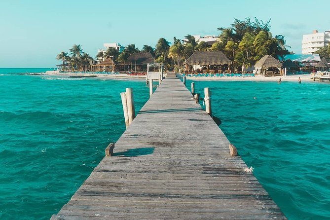 Tour in a Catamaran to Isla Mujeres with all included for the best price! - Spinnaker wind sailing: fun if the sea allows it