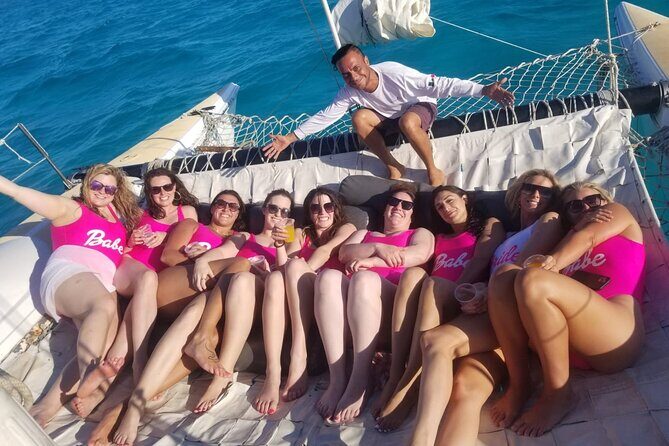 Tour Isla Mujeres Premium - Stop 4: Club Playa Mexico for Lunch, Loungers, and Drinks