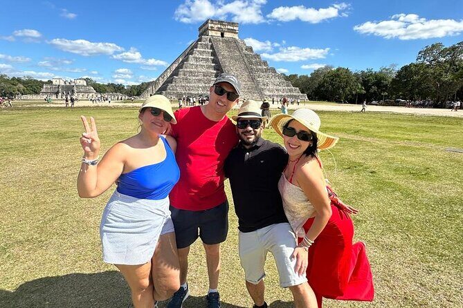 Tour to Chichen Itza-Tickets, food and cenote - Chichén Itzá with certified guidance and real photo time