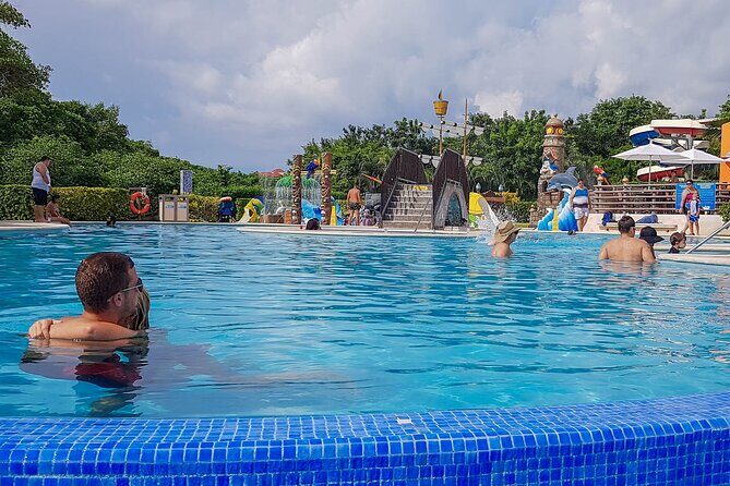 Tour to Cozumel by Catamaran with Snorkeling and Buffet Lunch - San Miguel de Cozumel: a simple center stroll before the ferry back