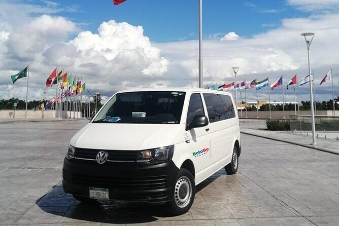 Transportation in Cancun: From/to Cancun Airport - The ride: private, air-conditioned, and designed for up to 8 people
