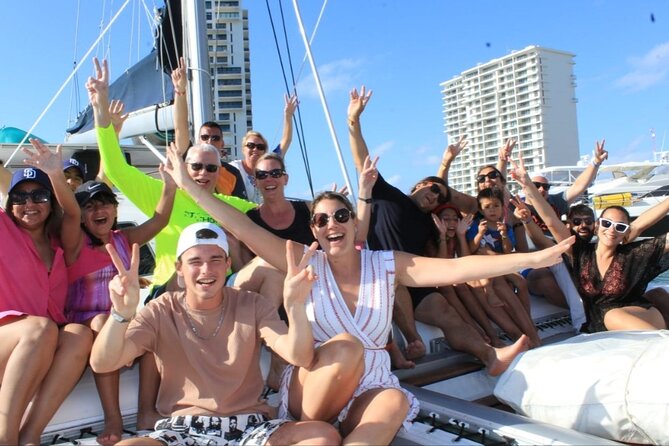 Trip to Isla Mujeres by Catamaran, with snorkeling and drinks - Drinks onboard and food on the island: what to expect