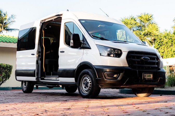 Tulum Airport Transportation to your destiny in Private Minibus - Comfort and professionalism: the “small luxuries” that actually help