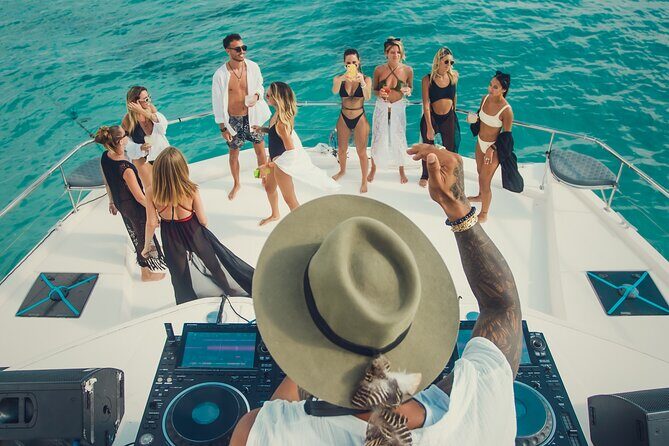 Tulum All Inclusive DJ Party – 51' Leopard PowerCat 4h - Food and drinks: a premium a la carte menu plus unlimited open bar