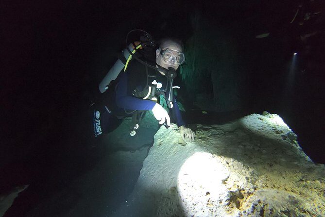 Tulum cenote diving. The ultimate experience in scuba - A Calm Guide Makes Cave Water Feel Possible
