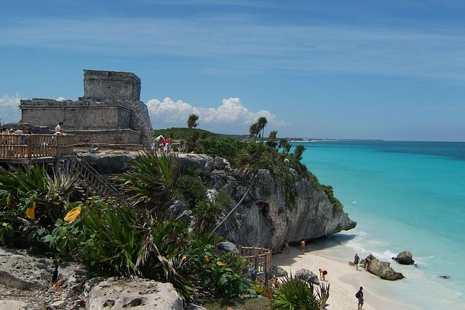 Tulum Express - Free time after the ruins: photos, markets, and a reality check about the beach