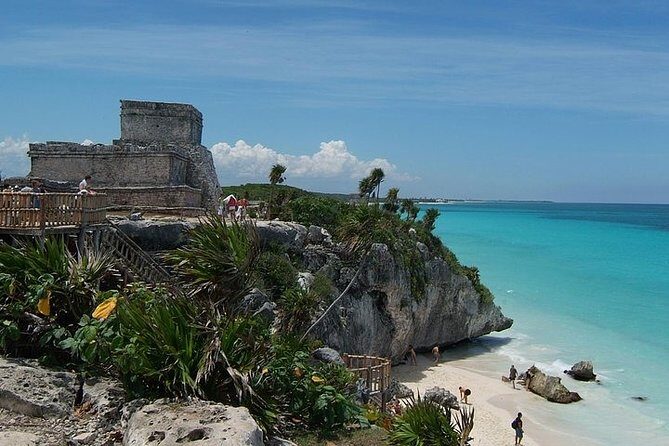Tulum Express Riviera Maya - Riding in comfort: air-conditioned coach and group size