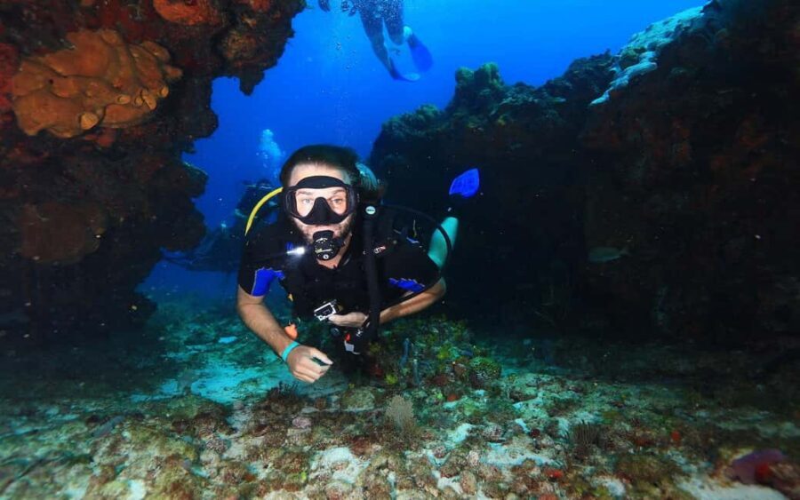 Underwater Museum Musa : SCUBA DIVING FOR BEGINNERS - Getting to the reefs quickly from Cancun (and why it matters)