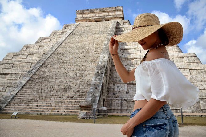 VIP tour to Chichen Itza, Hubiku & Ik Kil. Lunch and transport - Chichén Itzá with a certified guide: time use and photo strategy