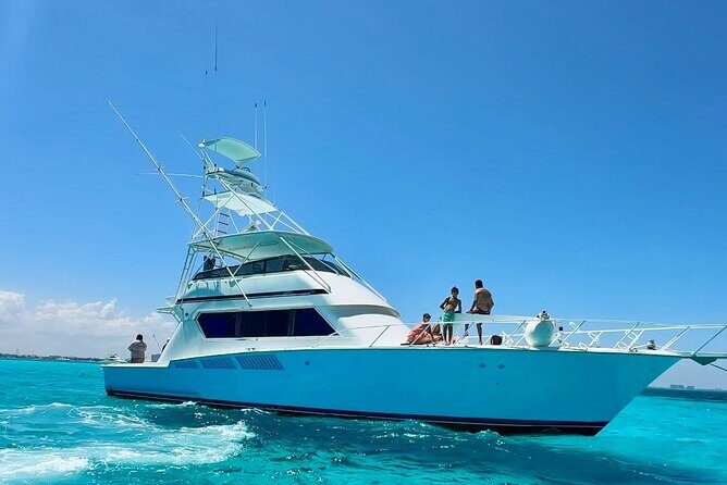 VIP YACHT up to 28 passengers - Isla mujeres snorkel - Getting to La Amada and starting smoothly