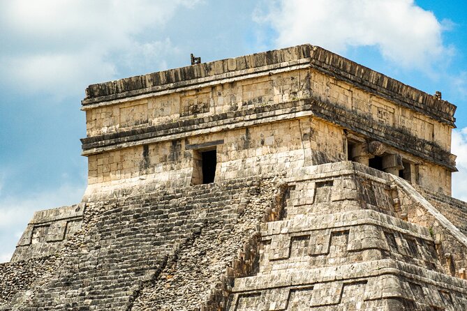 Visit Chichén Itzá and discover a real Cenote and Valladolid. Transport included - Pace and logistics: managing a 12- to 14-hour day with up to 50 people