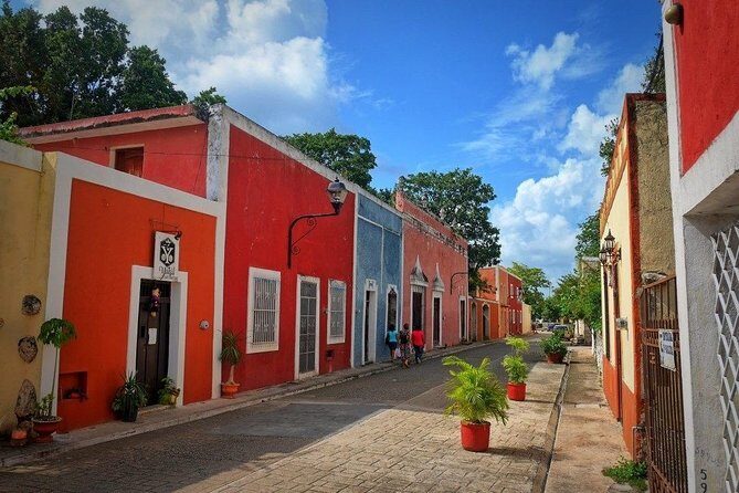 Visit Chichen Itza & the Magical Cenotes Ik Kil & Suytun - Valladolid stop: a 30-minute taste of old Mexico