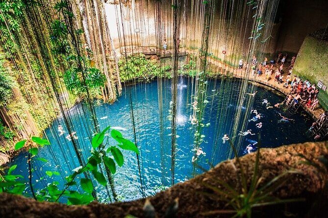 Visit Chichen Itza & the Magical Cenotes Ik Kil & Suytun - Entering Chichén Itzá: temples, Mayan rituals, and a clear guide story