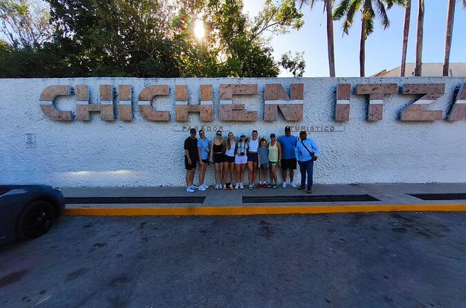 Visit to ChichEN itza in private without queues at the best price - Guide focus: What Pablo and Manuel-style guiding does best