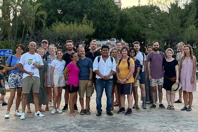 Walking Tour in the City of Mérida - Getting your bearings: Santa Lucía Park and the UADY front doors