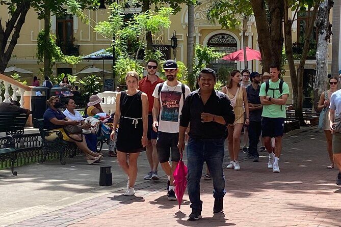 Walking Tour in the City of Mérida - El Palacio de Gobierno and Palacio Municipal: murals and the Monday Jarana pulse