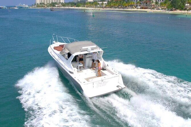 Yacht experience in Cancun: cruise, swim and sunset views - Crew, Communication, and the Little Things That Affect Your Day