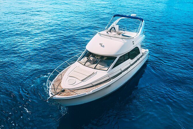 Yacht Meridian 40FT Best Private Rental in Cancun - Crew Service and Boat Comfort: Friendly Staff, but Check the Day’s Details