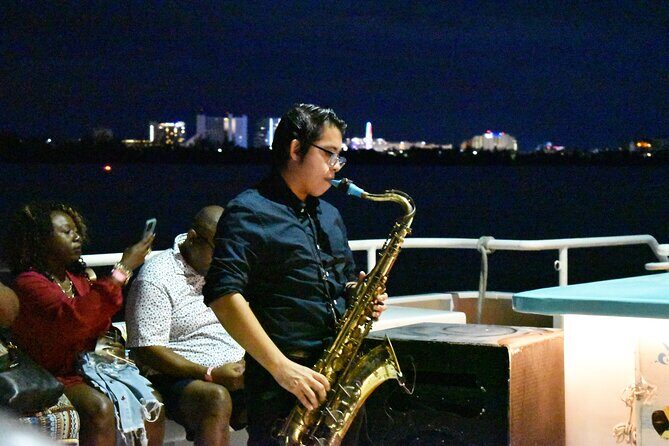 Your Romantic Dinner in Cancun, includes national open bar and live music - Open bar + live sax: how the vibe stays fun, not just pretty